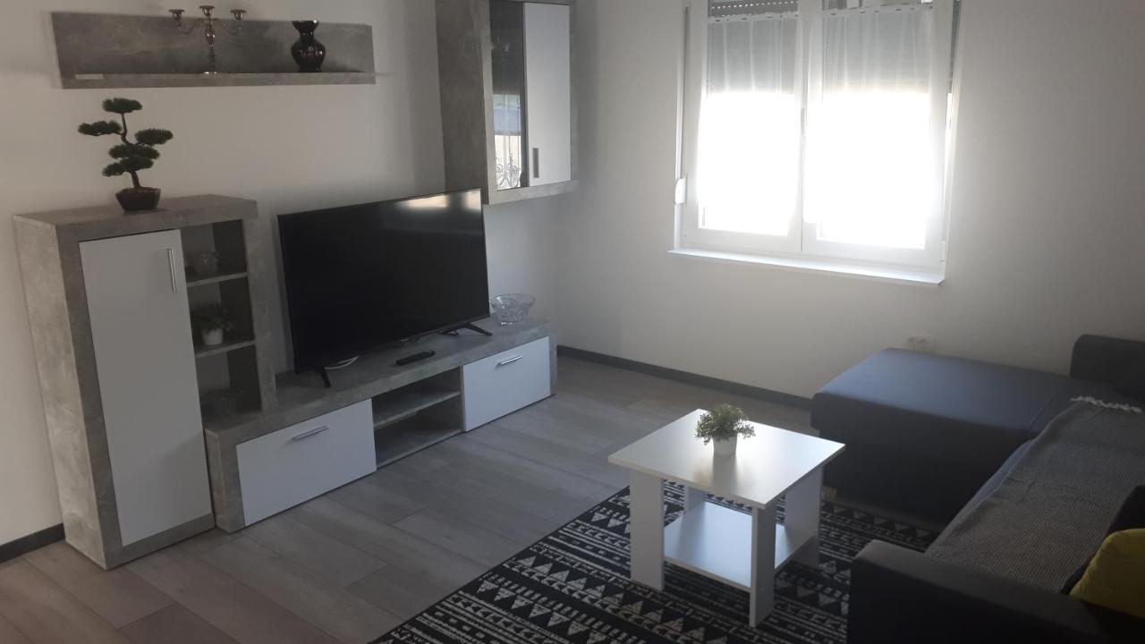 Apartments Kristina 茨里克韦尼察 外观 照片